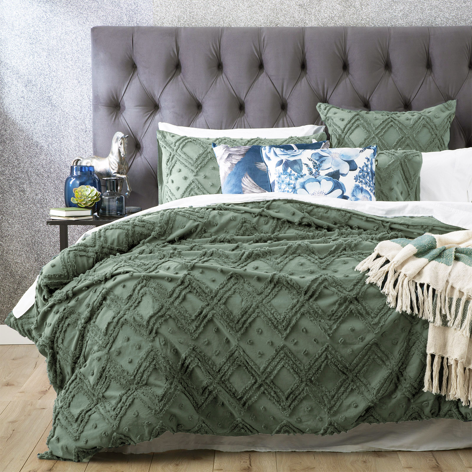 Park Avenue Medallion Sage Tufted Queen Quilt Cover