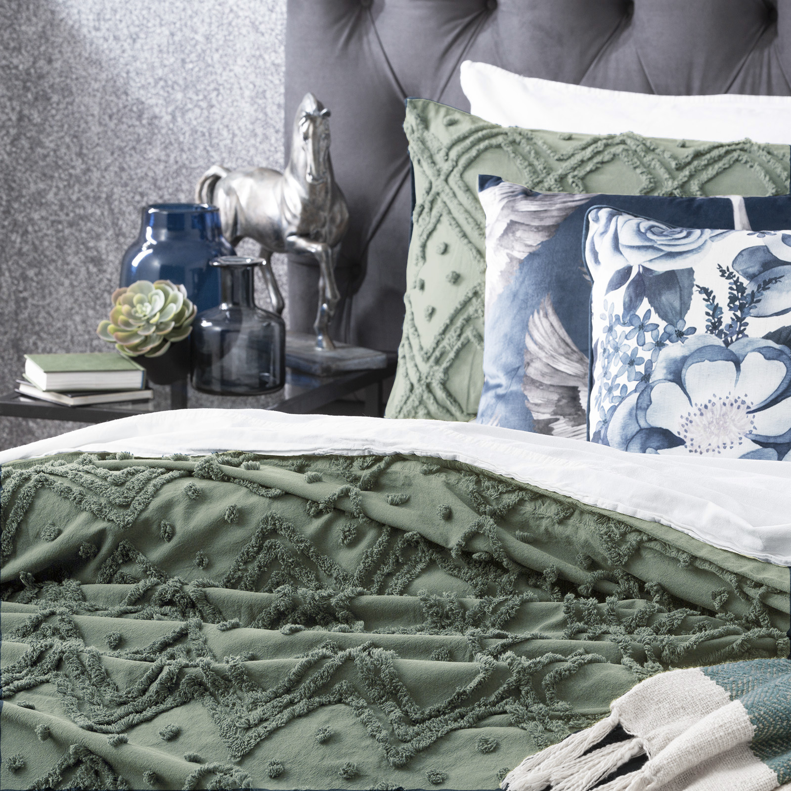 Park Avenue Medallion Sage Tufted King Quilt Cover