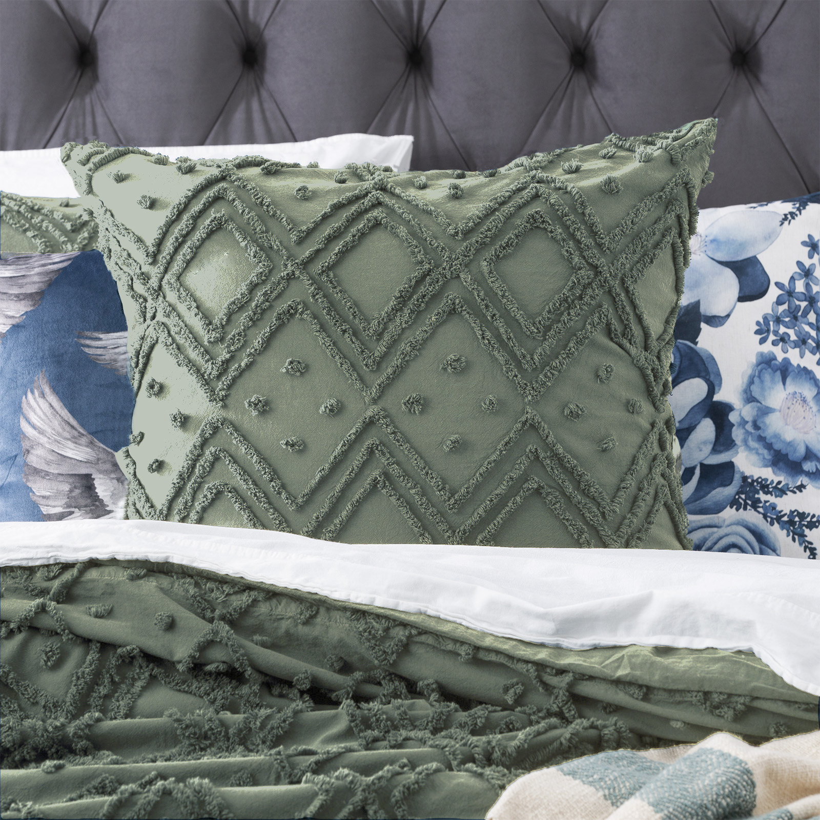 Park Avenue Medallion Sage Tufted Super King Quilt Cover