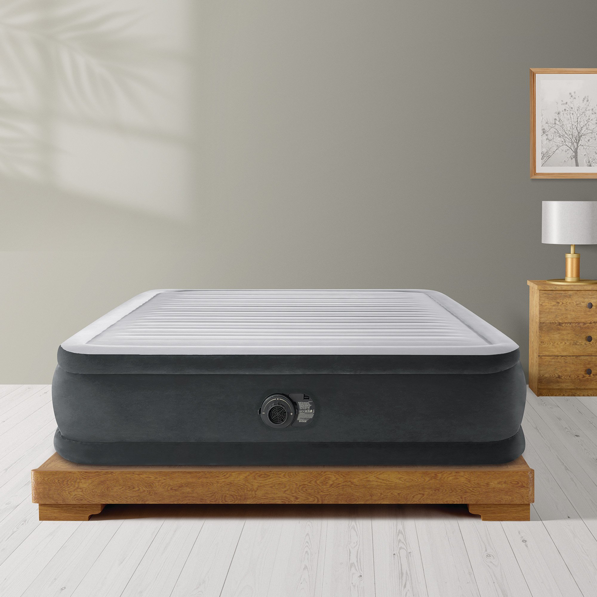 Intex Dura-Beam Deluxe Queen Comfort-Plush Air Mattress - Image 7