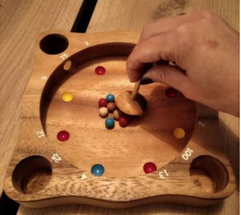 Rollele Roulette ball spinning board game for the whole family. - Image 4