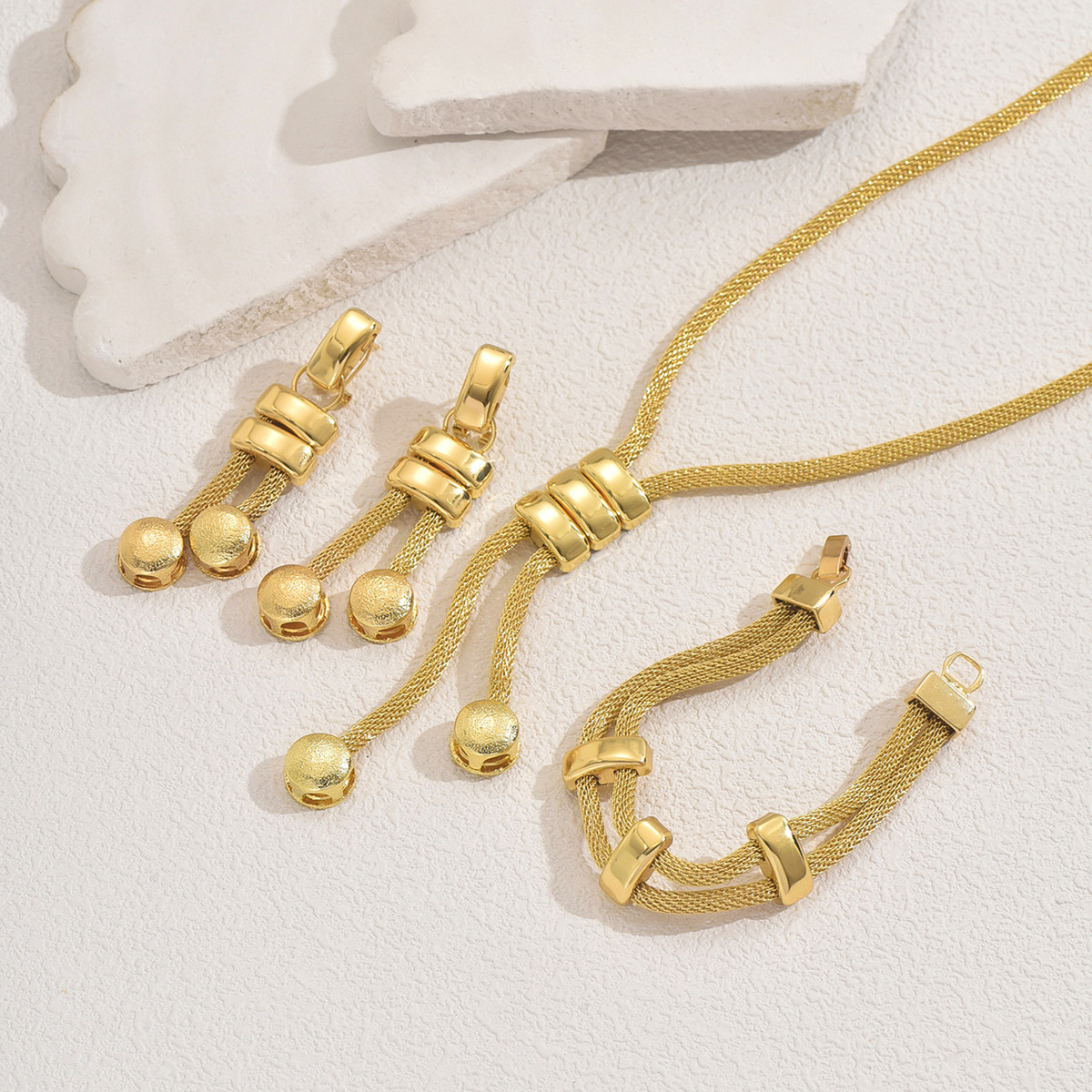 Elegant 3-Piece Mesh Chain Jewelry Set Gold - Image 3
